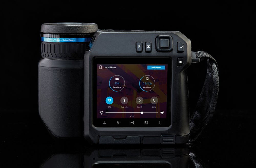 FLIR lanceert ergonomische warmtebeeldcamera's voor professionals  
De nieuwe FLIR T530 en T540 zijn de eerste 180 graden range-of-motion camera's van FLIR